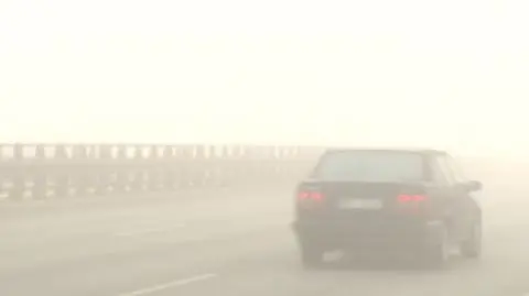 Mgły znacznie utrudniają widzialność