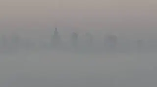 Mgła spowiła Warszawę