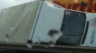 Silny wiatr w Szkocji przewraca nawet samochody