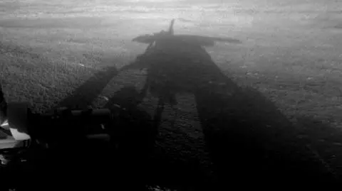 Pierwszy "check-in" z obcej planety. Curiosity zameldował się na Marsie