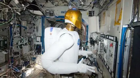Robonaut 2 w laboratorium Destiny (na filmie jeszcze podczas testów na Ziemi)