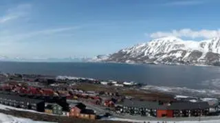 Centrum liczącego około 2000 mieszkańców Longyearbyen