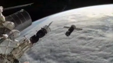 Progress oddalił się od ISS i czeka z kolejną próbą do niedzieli