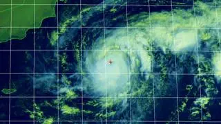 Obraz satelitarny cyklonu Nilofar z 27 października z godz. 6.30