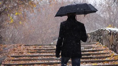 Pogodną, choć chłodną aurę poprzedzą opady deszczu ze śniegiem