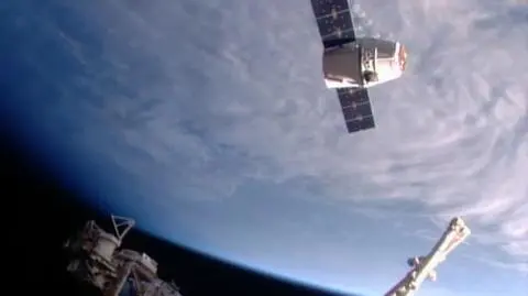Dragon zacumował do ISS