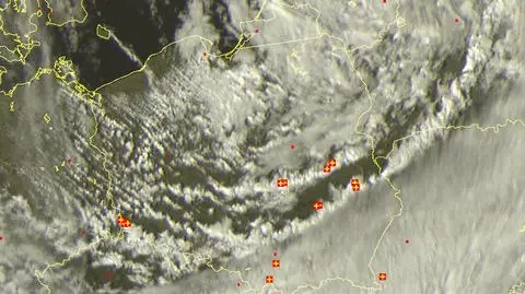 Wyładowania atmosferyczne na terenie Polski ok. godz. 15