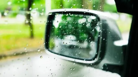 Uwaga na upał - może spowolnić reakcje kierowców. Poza tym chwilami będzie padać