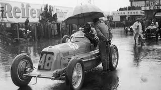 Mokry od deszczu berliński tor Avus, 1934 rok