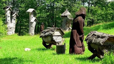 Baszkirzy uczą bartnictwa podlaskich leśników