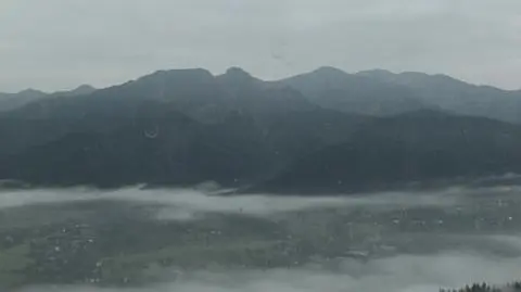 Widok na Tatry z Gubałówki w piątek rano