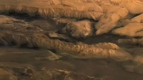 "Blizna na twarzy Marsa" na superdokładnych obrazach