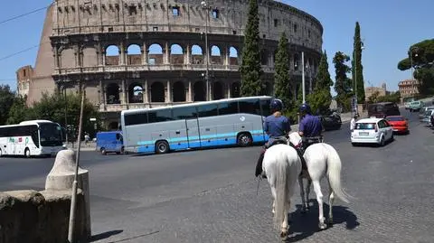 Niekontrolowana inwazja autokarów