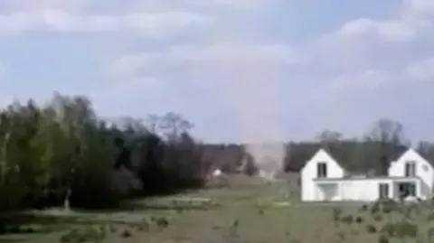 "Dziad" postraszył mieszkańców Wielkopolski. "Zerwał kilka dachówek"