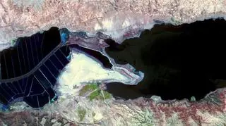 Słone jezioro położone na pograniczu Izraela i Jordanii