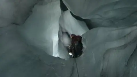 Amerykańscy naukowcy ramię w ramię z Polakami w lodowych jaskiniach