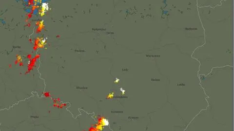 Plusami zaznaczono miejsca występowania burz
