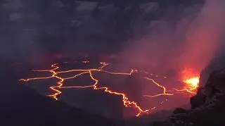 Kilauea kipi lawą