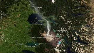 Smuga dymu ma 30 km długości