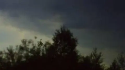 Początek tygodnia pod znakiem burz i deszczu