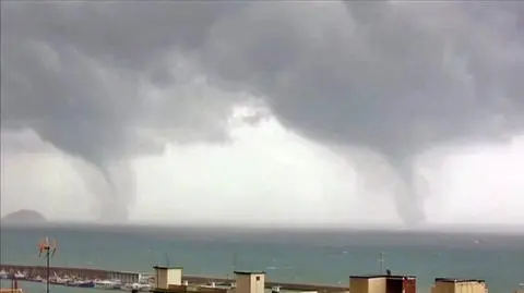 Trąby wodne na Morzu Śródziemnym. Hiszpanie podziwiali je z plaż