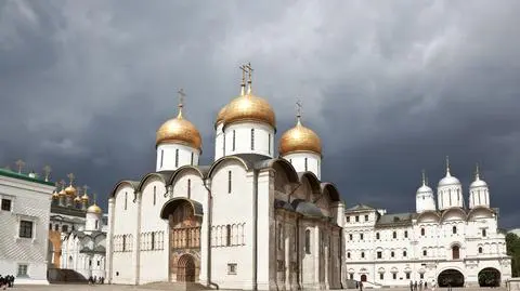 Deszczowe chmury na wschód od Polski