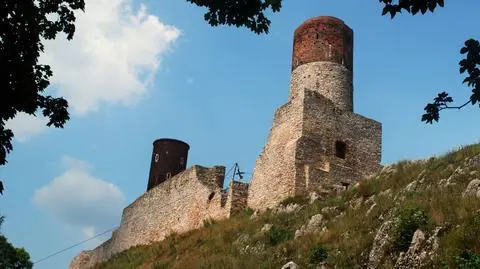 Remont zamku po uderzeniu pioruna