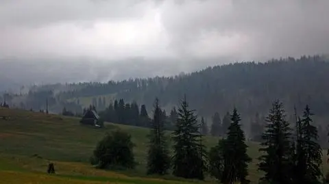 Tatry w chmurach i deszczu