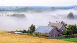 Mgła unosząca się nad Wigrami