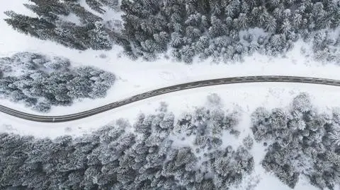 Na drogach zalega śnieg