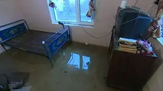 Powodzie niszczą domy