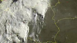 Frontowe chmury nad Polską, wtorek godz. 7.30