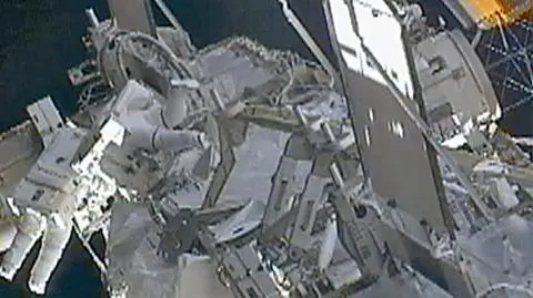 Astronauci wyszli z ISS i naprawili element uszkodzony przez mikrometeoryt