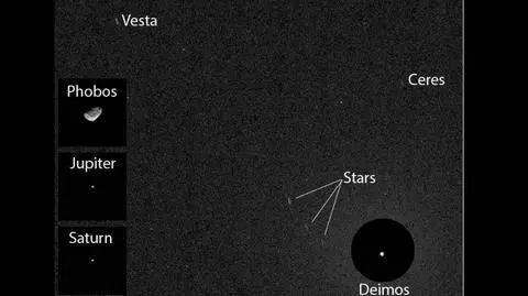 Marsjański łazik Curiosity uchwycił moment pojawienia się dwóch asteroid : Ceres i Vesta w towarzystwie satelity Marsa