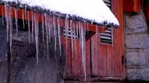Śnieg zasypuje pył i niesie nadzieję