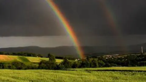 Siedem kolorów na niebie Waszymi oczami