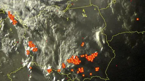 Większość burz - zaznaczonych krzyżykami - na południu
