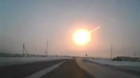Meteor z Czelabińska w szczegółach. Gdy eksplodował, był 30 razy jaśniejszy od Słońca