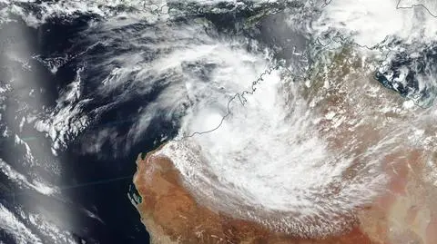 Zdjęcie satelitarne cyklonu Blake (NASA Worldview)