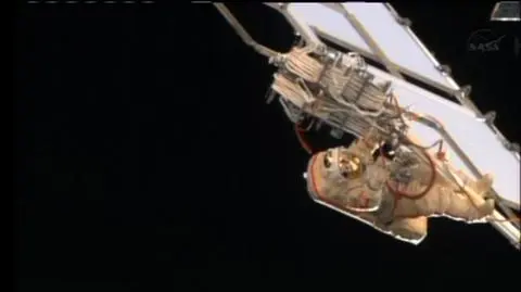  Rekordowy spacer rosyjskich astronautów. Ponad 7 godzin montowali kable