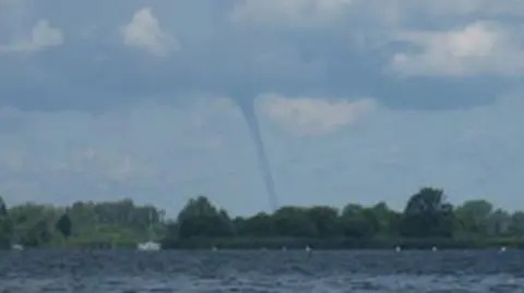 Trąba nad Zalewem. "Wciągnęły ją chmury"