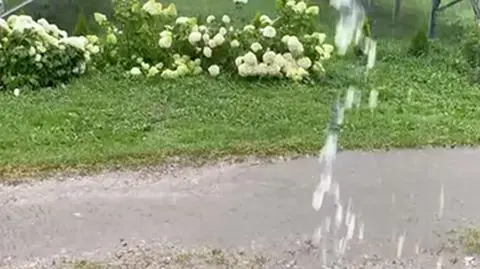 "Wystarczyło kilka minut. Woda nie mieści się w rynnie". Wasze pogodowe relacje