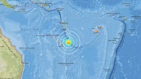 Fale tsunami po silnym trzęsieniu ziemi