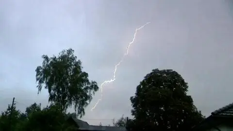 Chmury "jak wieże", około dwóch tysięcy wyładowań na minutę. Takie były weekendowe burze