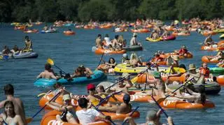 Aare pomarańczowa od pontonów