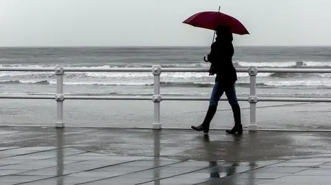 Spadnie dużo deszczu i silniej powieje