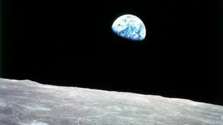 Ziemia i Księżyc na zdjęciu misji Apollo 8