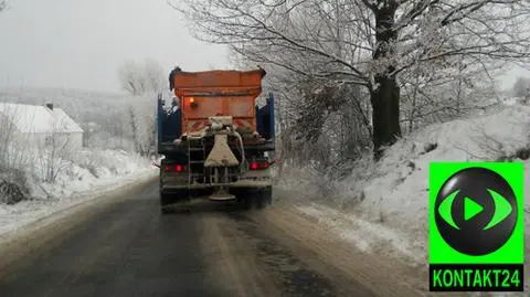 Pługosolarki walczą ze śniegiem i śliskim drogami
