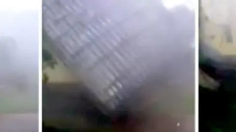 Tak wichura zrywa dach