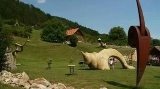 Gigantyczne rzeźby z siana w Rumunii autorstwa Erno Bartha